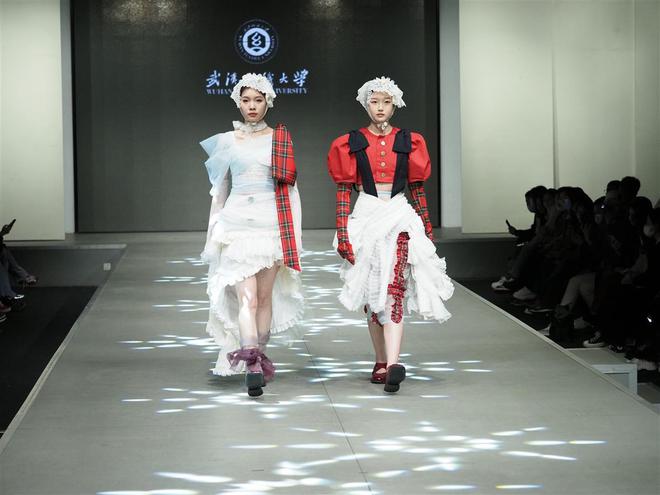 AG九游会 九游会AG直播预告 传统与时尚碰撞！29日下午来看一场最潮时装秀(图2)