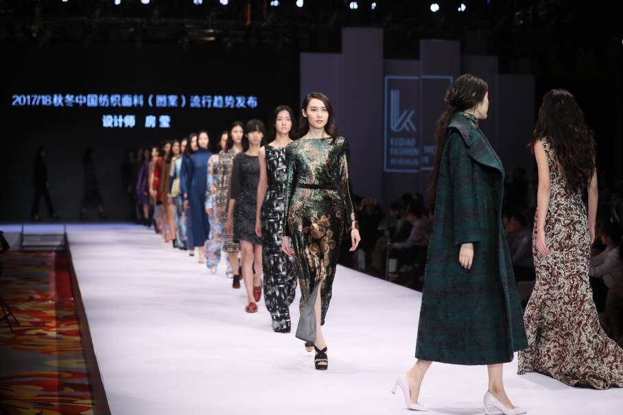 AG九游会 九游会AG关注 女装时尚还不够热？面料流行趋势引燃女装别样风潮(图4)