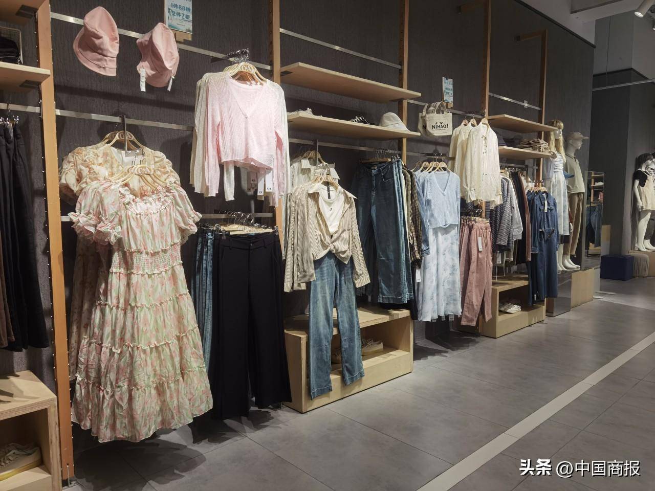 门店、店员、顾客寥寥无几知名AG九游会 九游会AG快时尚品牌国内关联公司被申请破产审查(图2)