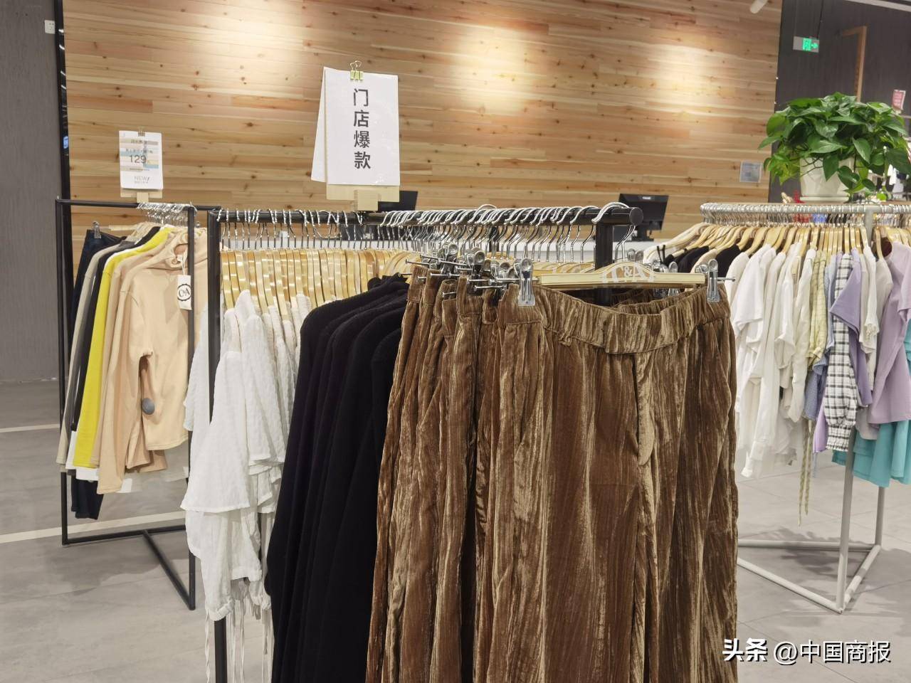 门店、店员、顾客寥寥无几知名AG九游会 九游会AG快时尚品牌国内关联公司被申请破产审查(图3)