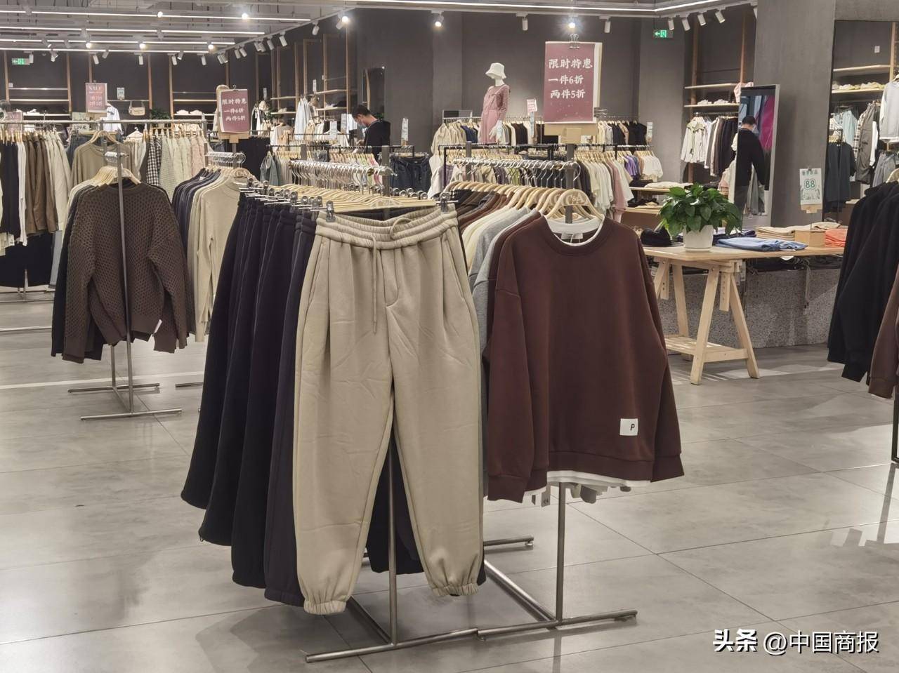 门店、店员、顾客寥寥无几知名AG九游会 九游会AG快时尚品牌国内关联公司被申请破产审查(图4)