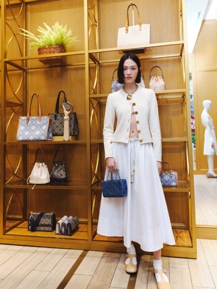 Tory Burch 2024春夏系列崭新发布 实力位列女士包包十大奢侈品排名榜AG九游会 九游会AG(图2)