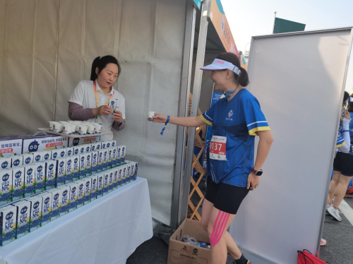 激情开跑！福兰农庄NFC品牌助力2024年顺义后沙峪国际AG九游会 九游会AG人才社区半程马拉松燃情启幕(图3)